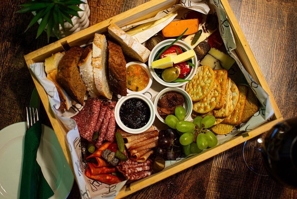 charcuterie-box-for-2