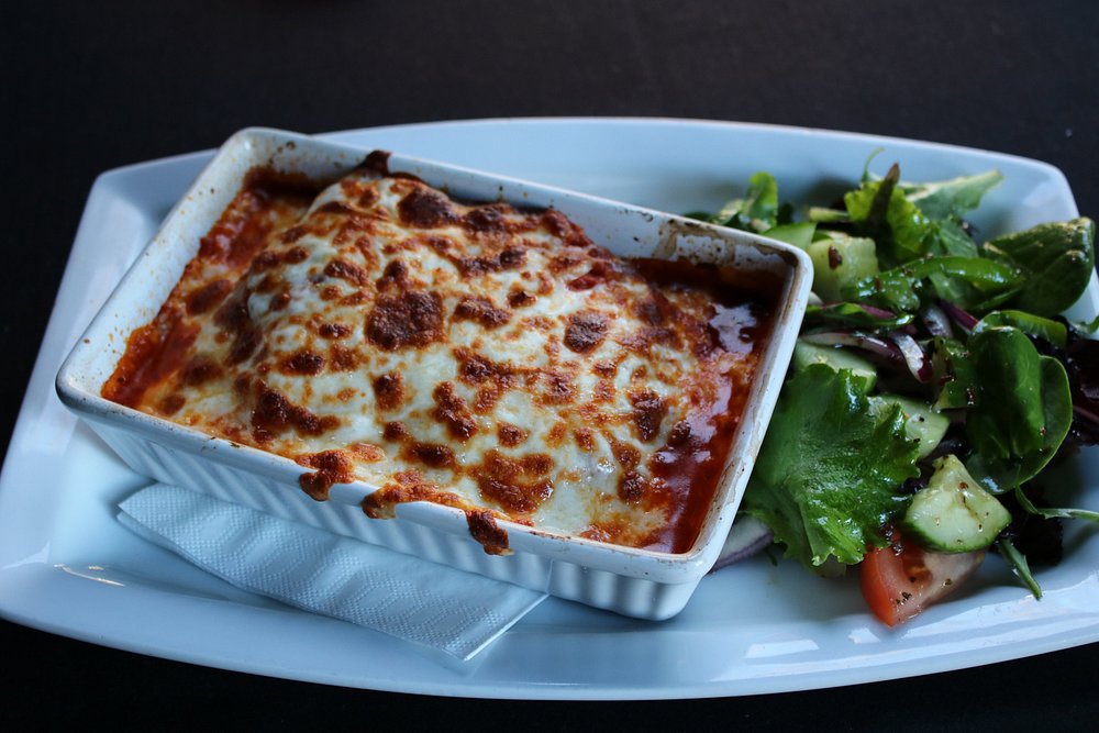 homemade-lasagne-with