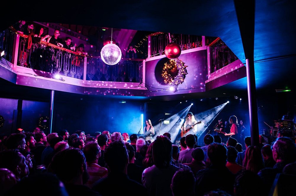 live-music-venue-hosting