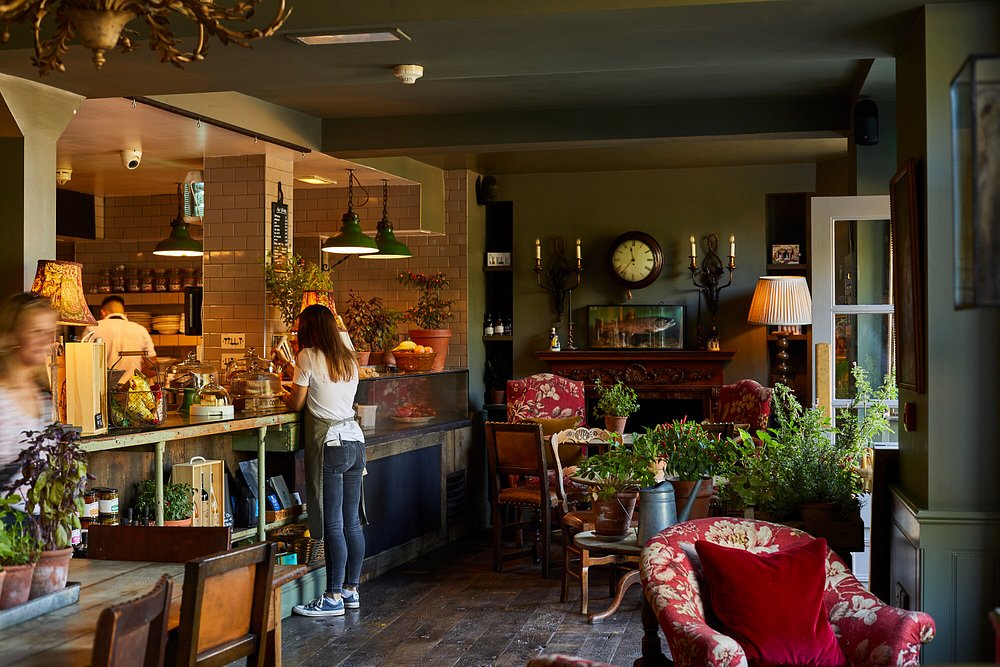 the-pig-in-the-wall-restaurant (1)